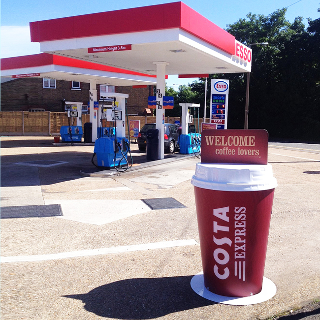 puppieguts2's tweet photo. @ume_megumin when i was a kid my obsession was the large coffee cups they'd put outside of gas stations to indicate they had coffee machines inside https://t.co/HSk4ju3HF5