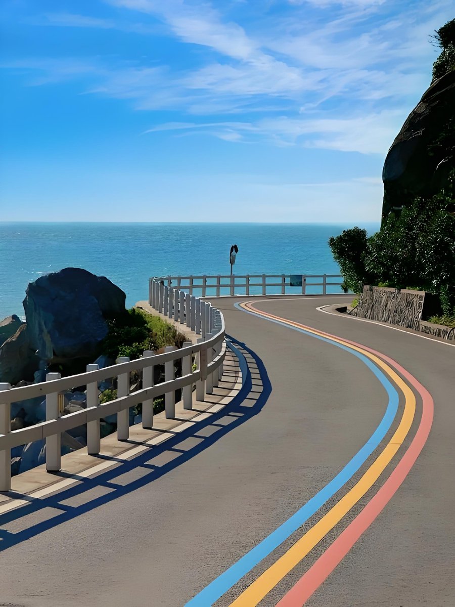 Fe9HaPfUxmN1lEy's tweet image. Woke up to turquoise waters + hidden coves—this coastal hike hit DIFFERENT.  Every turn felt like a secret postcard. Worth every step (and sunburn). #Wanderlust #HiddenGem #CoastalVibes