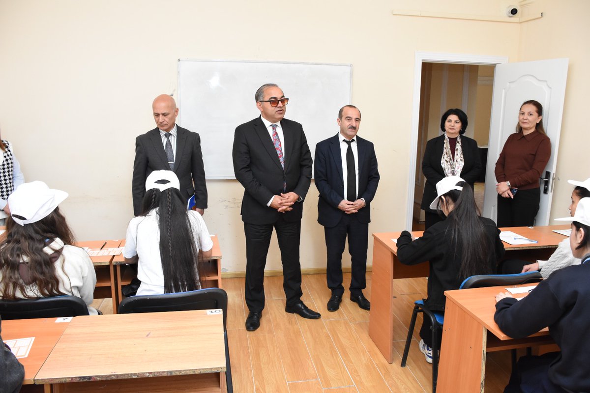 QaradagRT1993's tweet photo. Qaradağ rayonunda Ümummilli Lider Heydər Əliyevin anadan olmasının 103-cü ildönümü ilə əlaqədar silsilə tədbirlər davam edir. Əli Əmirov adına Mədəniyyət Sarayında məktəblilər arasında təşkil olunmuş Bilik Olimpiadası ilə intellektual yarışlara start verilib.

#YAPQaradağ https://t.co/FuF1ALkpbp