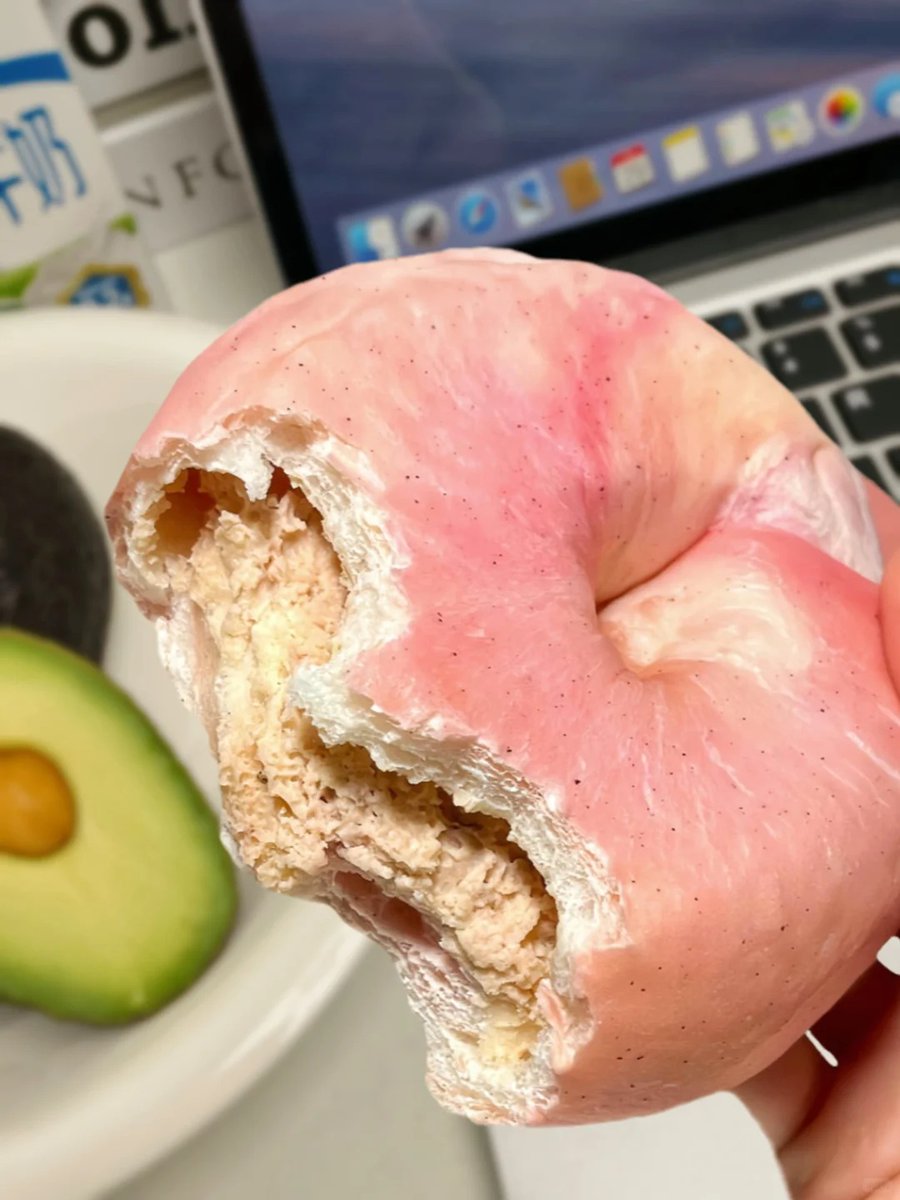 Josalbe01313780's tweet image. 5-Minute Avocado Toast Hack!  Mash 1 ripe avocado + pinch salt/pepper, spread on crispy toast, top with red pepper flakes u0026 a squeeze of lime. Quick, creamy, so satisfying. Perfect for breakfast/lunch! #EasyRecipes #AvocadoLove