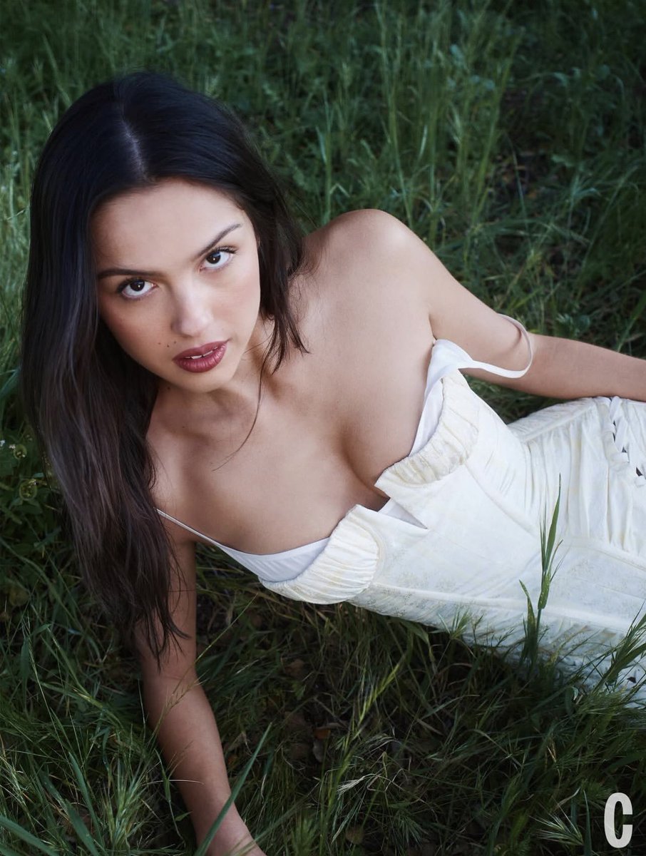 Livies_Corner's tweet image. She's perfect! So beautiful 🩷✨ 
#oliviarodrigo #cosmopolitan @LiviesHQ @oliviarodrigo @Cosmopolitan