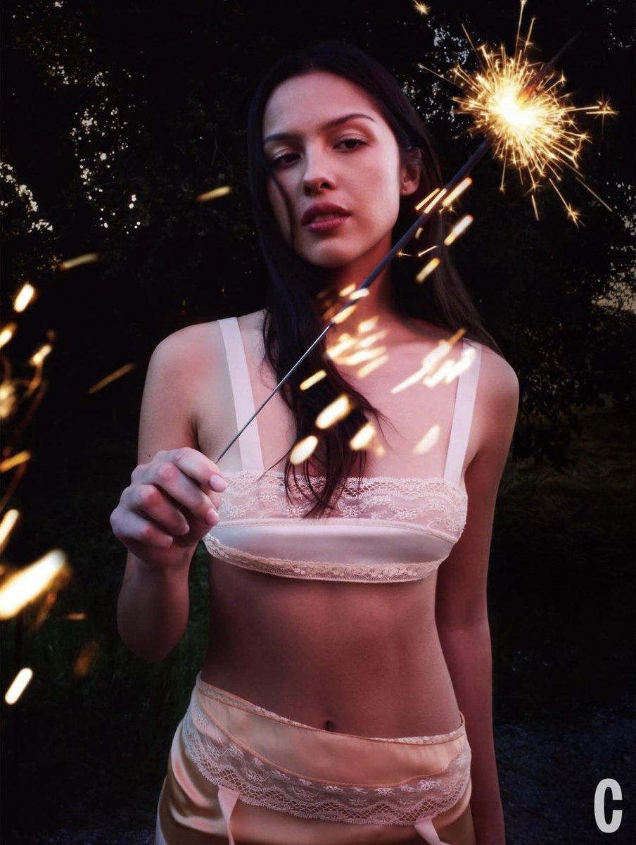 Livies_Corner's tweet image. She's perfect! So beautiful 🩷✨ 
#oliviarodrigo #cosmopolitan @LiviesHQ @oliviarodrigo @Cosmopolitan