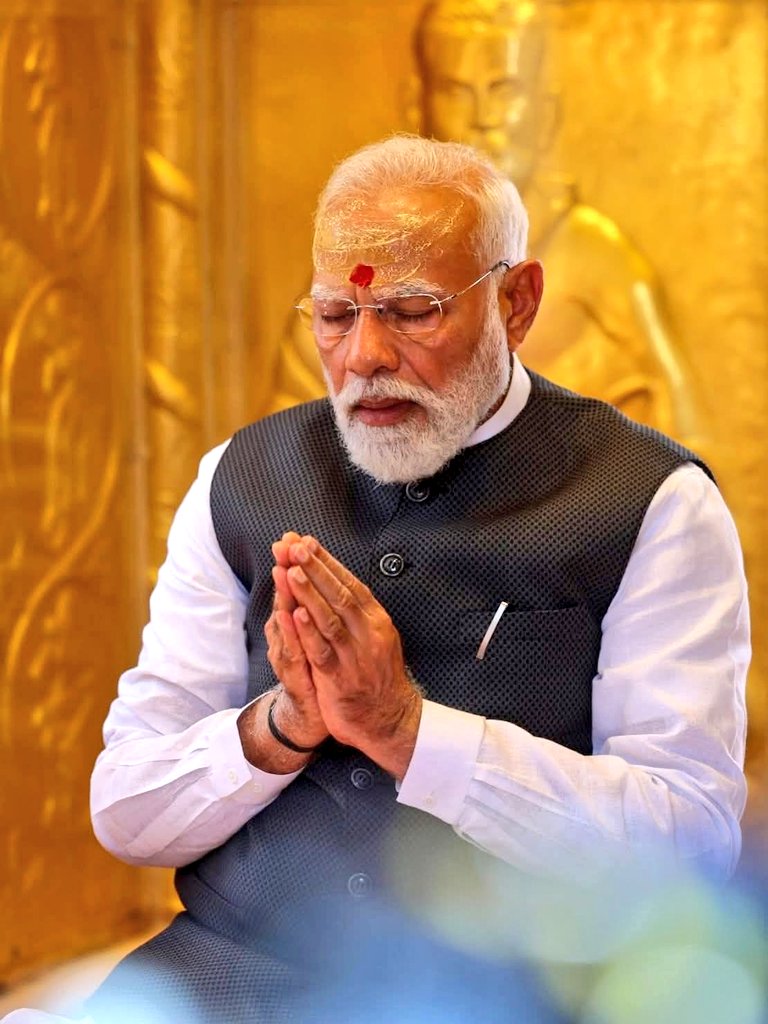 Dhajaykhari4bjp's tweet image. काशी विश्वनाथ मंदिर वाराणसी में माननीय प्रधानमंत्री श्री @narendramodi जी ने दर्शन-पूजन किया 🚩

#NarendraModi #BJP4UP #modiji #trendingnow