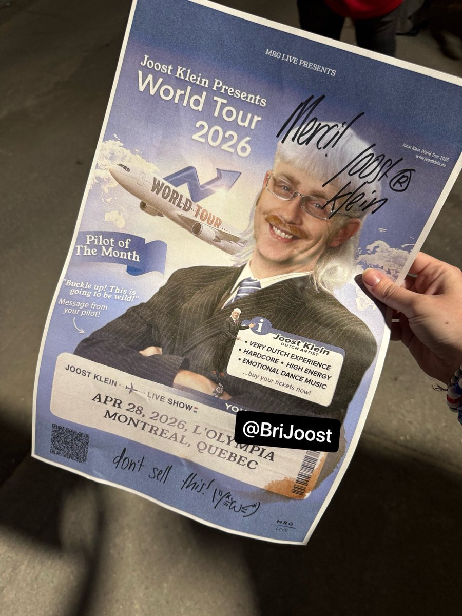 BriJoost's tweet image. I told bram "why are we lowkey twinning" and then we hit the same pose, parsa is an actual angel from heaven and was so happy to talk to us, and I got the best possible souvenir :)