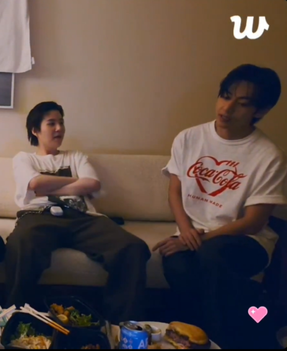 the difference in sitting postures is sending me 😭