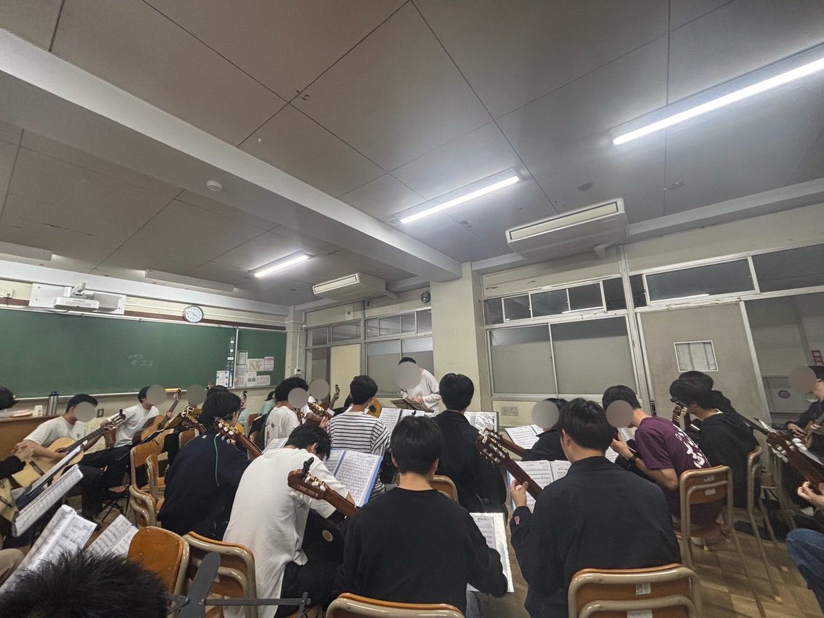 定期演奏会まであと3日！

自分があと３日で引退と思うと感慨深いですね…
改めてですが、5/2、やまぶき会館で定期演奏会を行うのでぜひお越しください！