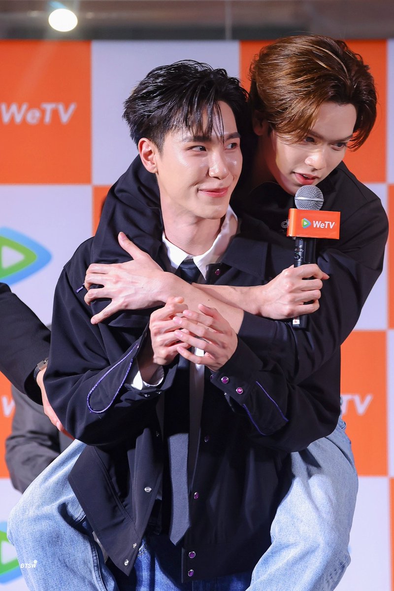 𝘽𝙏𝙎𝙒 tweet media