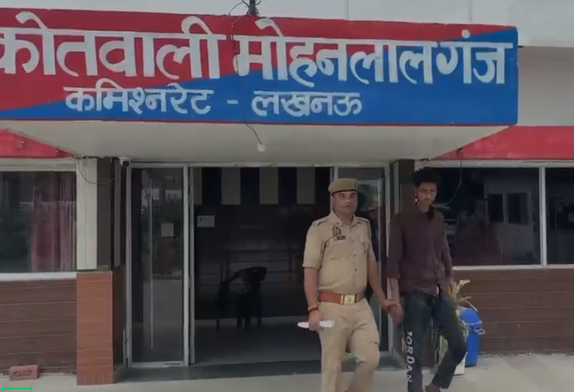 IndiaNewsUP_UK's tweet image. लखनऊ: शादी का झांसा देकर दुष्कर्म का आरोपी गिरफ्तार 
मोहनलालगंज थाना क्षेत्र का मामला।
19 वर्षीय पीड़िता की शिकायत पर केस दर्ज।
आरोपी अभिषेक गौतम पर शोषण व गर्भपात कराने का आरोप।
पुलिस ने ज्योतिनगर तिराहे से किया गिरफ्तार।
#Lucknow #UPNews #CrimeNews #IndiaNewsup @lkopolice