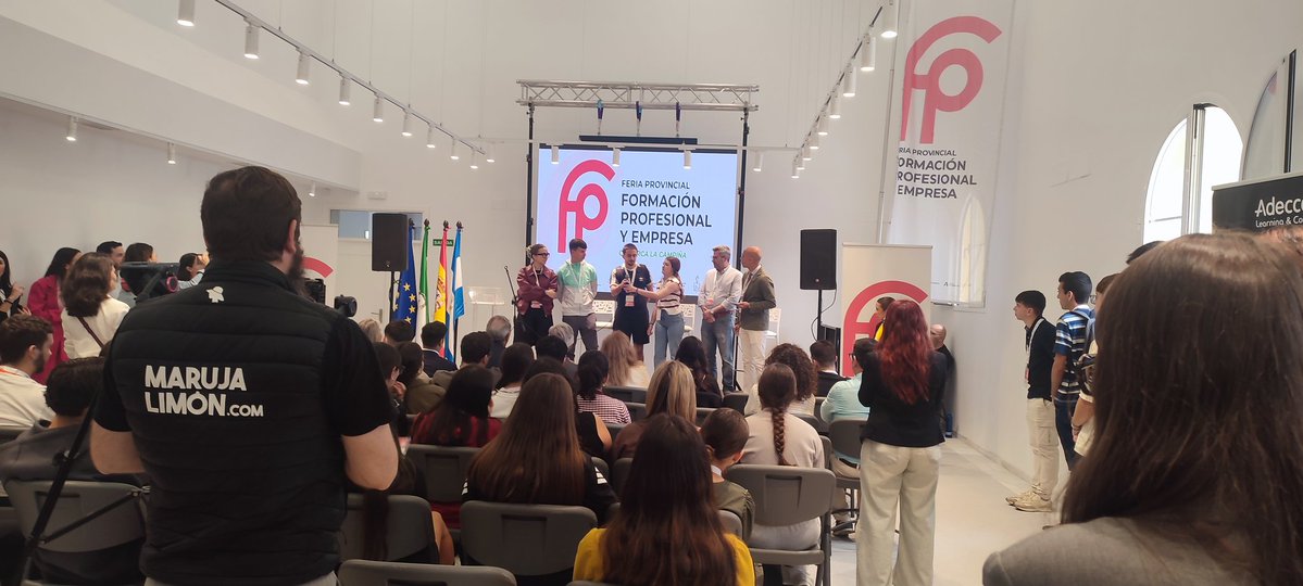 encarna_ojeda's tweet image. Equipo, lo mejor de AEFPA
#Hackathon en Feria provincial de FP y empresa #Arahal