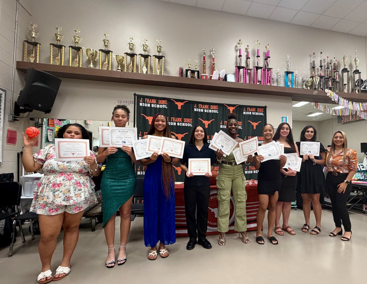 Dobie_GBB's tweet image. It was a great night celebrating our student athletes and all the hard work they put in this season! Our banquet was a success. Thank you to everyone who supported us along the way! 

Hook 'Em

#GRIND🤘