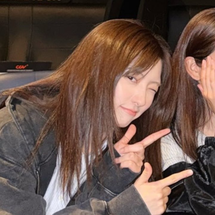슈 tweet media