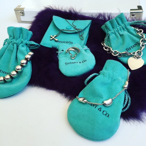currentboutique's tweet photo. ✨ Heirloom-Worthy Jewelry Vibes Are In 💎
🌟 Time to retire the “special occasion only” rule — your jewelry deserves to shine every single day.

📍 Key Trends to Watch in 2026:
Bold Colors: Rich emeralds, sapphires, jades & rubies stealing the spotlight
Classic Meets Contemporary: Fresh takes on hoops, colorful chains & modern classics
Sculptural Art: Clean lines, abstract shapes & statement pieces
Playful Pearls: Baroque, asymmetrical & anything but basic
Mixed Metals: Gold + silver + everything in between for that effortless, carefree mix

🛍️ Love unique pieces with a story? Discover stunning preloved treasures at Current Boutique. Build a conscious, stylish collection that turns heads — without the new price tag.

👉 Shop the Trends → https://t.co/Qqs8kQhZ9h
#JewelryTrends2026 #SustainableStyle #CurrentBoutique #PrelovedJewelry #EcoChic #BoldAndBeautiful #OwnYourStyle #SecondHandSeamless
