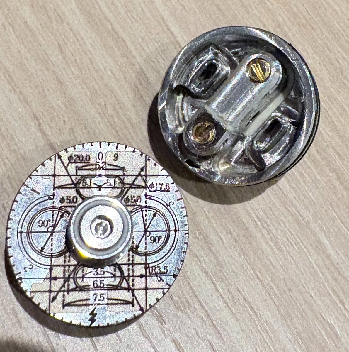 3pcs_vape's tweet photo. 【6月中旬お届け予定】
先行予約販売開始🔥

X-RDA

3PCS VAPEオリジナルアトマイザーX-RDAを発売します。画像は最終プロトです。

4/30 0:00~予約受付開始🕺🏻
先行予約では特典があります。
詳しくはリンクをご覧ください💁🏻

https://t.co/rOkkoo0pS5 https://t.co/68NXo7126I