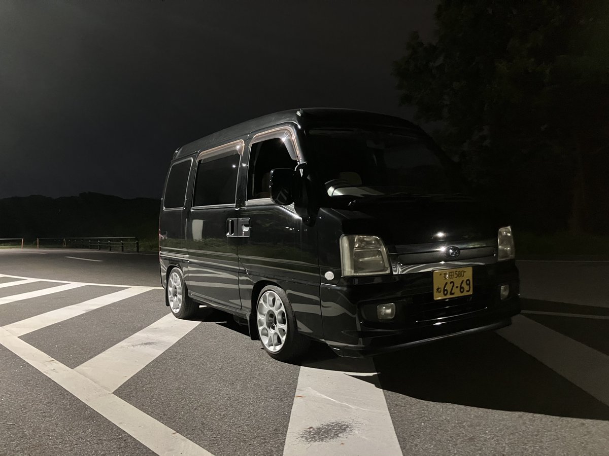 daiba_gs151's tweet photo. 中古2万ホイール組んだから写真撮りにきただけなのに不調だったウインドウスイッチがドア開けた振動で勝手に窓全開にして不動になりやがって現地パキスタン修理するハメに😤
飯食いに行こ思ってたのになんやねん毎回😤 https://t.co/CKXx6MRczL