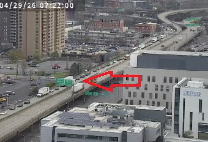 TotalTrafficSYR's tweet image. 81 south is back down to one lane between Harrison and Brighton-Right lane only-Delays building-Avoid #Syracuse #Traffic