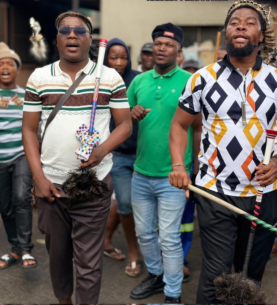 LatestNewsewig's tweet image. 🚨BRK NEWS:
Xeno tensions rising again in South Africa 🇿🇦
Foreign Africans harassed/attacked over jobs &amp;amp; econ anger. Authorities say they’re stepping in to stop violence.
💔Africans vs Africans.must stop.
⚠️ Global attention growing, pressure mounting on SA govt.
#BRKNews #SA #US