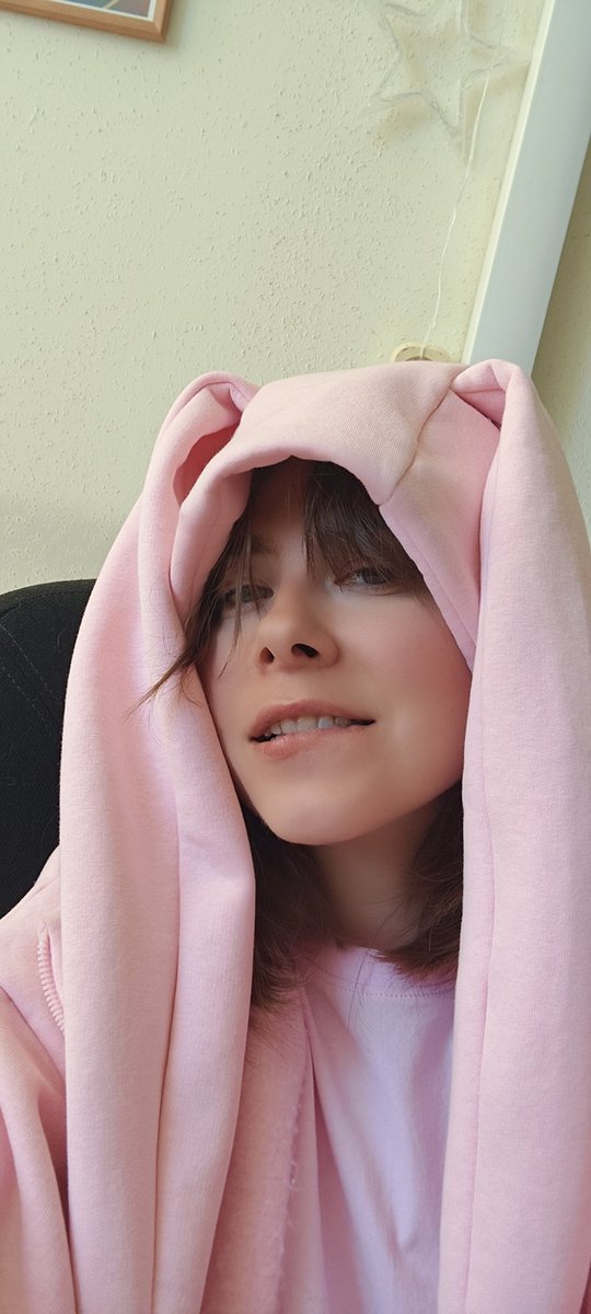 Malina_dim's tweet photo. С 1 мая повышение до большого и страшного Руководителя всея С-З кластера. 
Вот сижу думаю как через пол часа идти на совещание, если на спине грибы, а кофта с ушами 🤣
Хорошо хоть я вконец обленился и волосы больше не розовые https://t.co/XYIaU26WcX