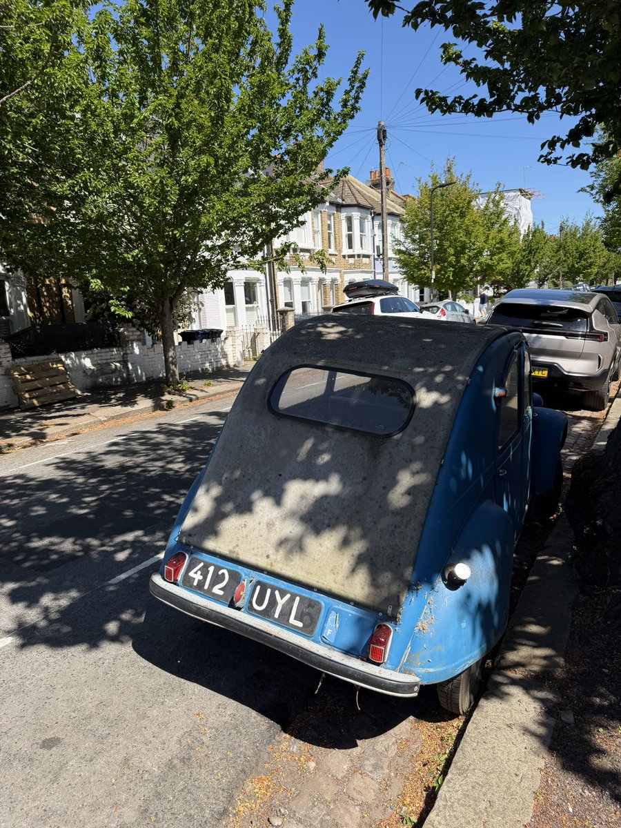 London_W4's tweet image. Just driven my wonderful Citroen 2cv across Chiswick, London. Built in 1957, I bought this car in Belfast and drove it back via Liverpool. That was an adventure, I can tell you. Anyway, the sun is shining now and if you want to buy it off me, I’m very open to offers. Genuinely.