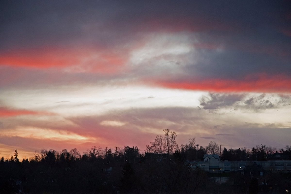 shonna99784's tweet image. 07:25
Good Wednesday morning!

It’s 6C with a high of 10C &amp;amp; a low of 4C.
Feels like 4C. Humidity at 83%.
Cloudy day ahead.

This #sunrise is from today - Apr. 29, 2026.
Some colour!

Have a wonderful day!

#Barrie #Ontario
shonnahawkinsphotography.com