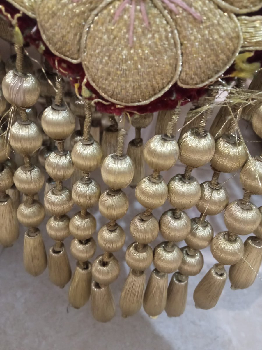 PATRIMONIO | ARREGLO DEL FLECO DE BELLOTAS DEL PALIO 

Tras la finalización de la Semana Santa, el pasado día 16, se trasladaron al taller de bordados de Benjamín Pérez Pérez las bambalinas del palio de Nuestra Señora del Rosario.