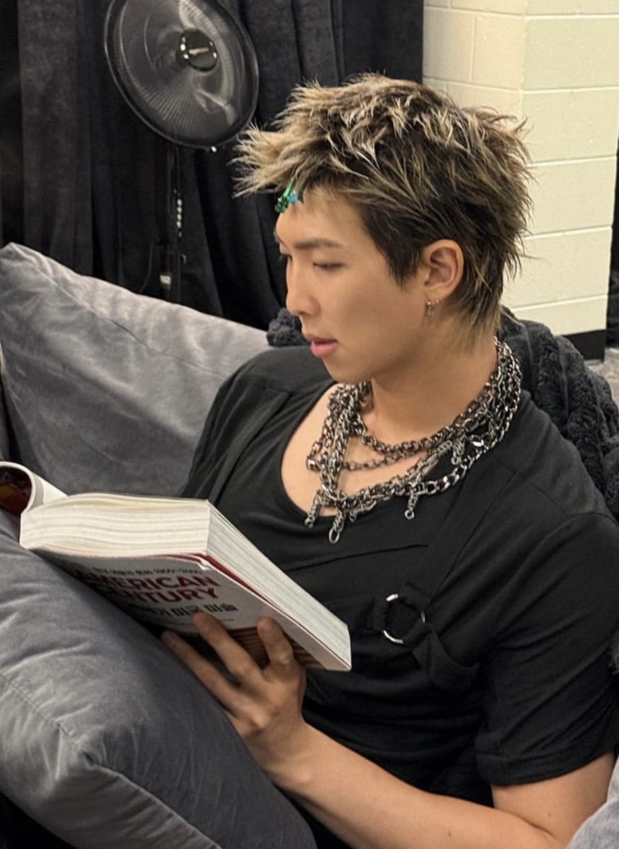 ellie (^‿^✿) is seeing bts ⟬⟭ tweet media