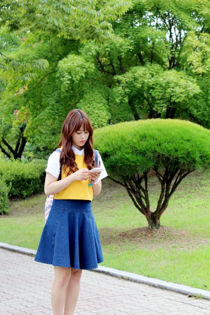 krazyluvs_'s tweet photo. jyyj if they met in high school 
be like : https://t.co/hPdzU17mnF
