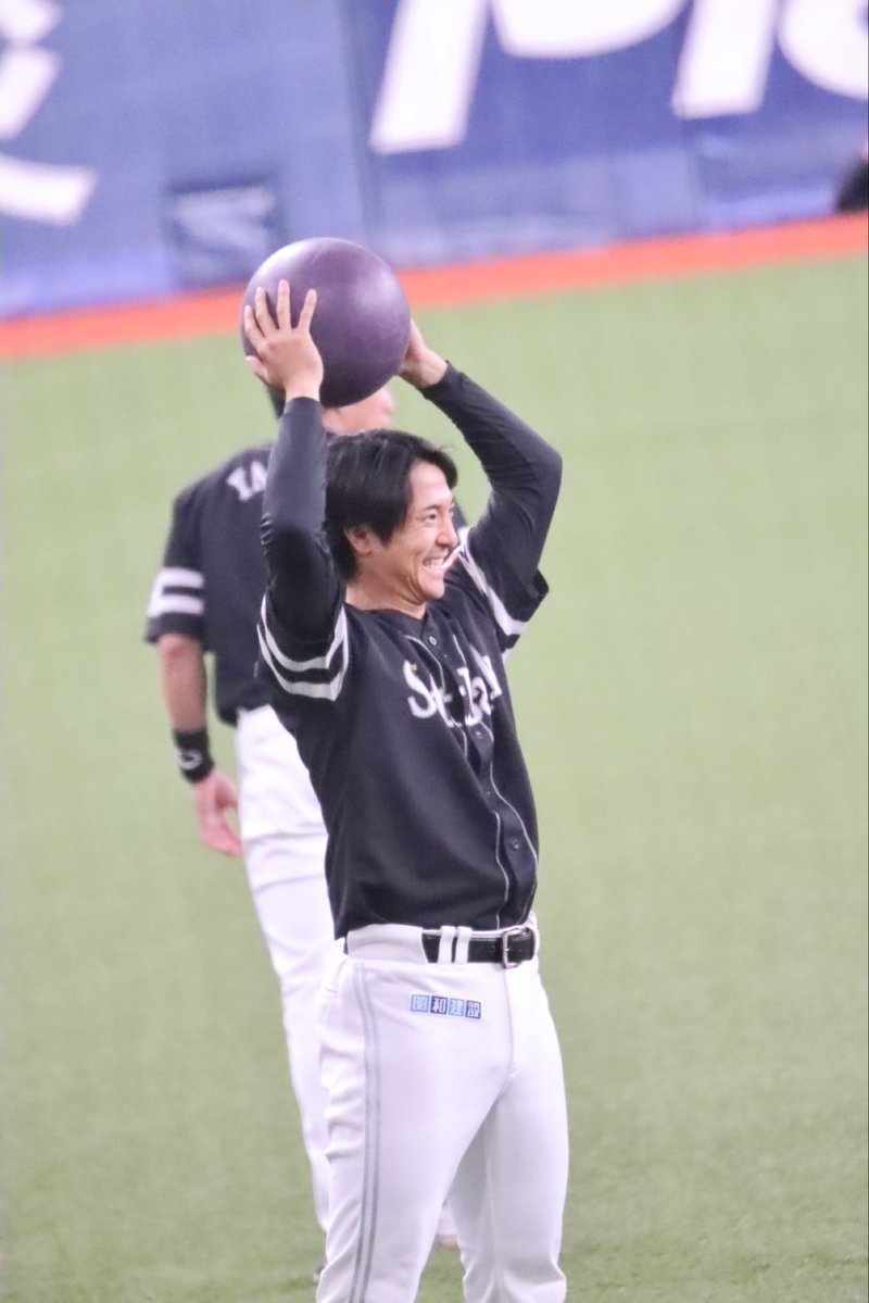 なな tweet media