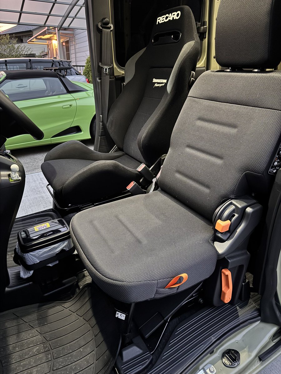 m00ntan's tweet photo. 座り心地良くなった🍑
でも想像以上に乗り降りがヒドくなった🫥

#N_VAN
#RECARO https://t.co/bHnKWVzzQN