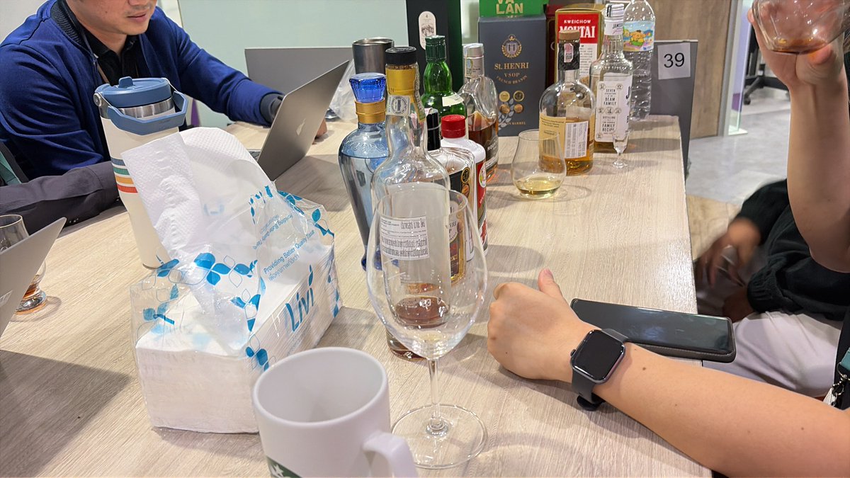 มุมมองบุคคลที่สาม tweet media