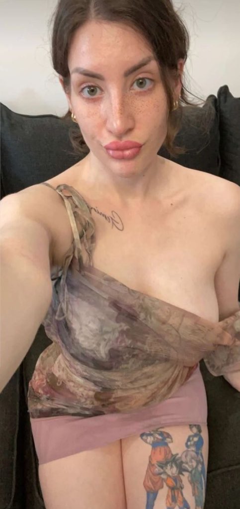 Rose Rebecca tweet media