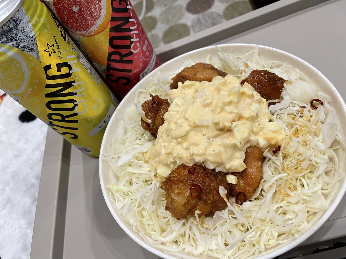 口を開けば暴言が溢れ出しそうな夜。もりもり食べて、酒で流し込んで悪霊を封印します🍻