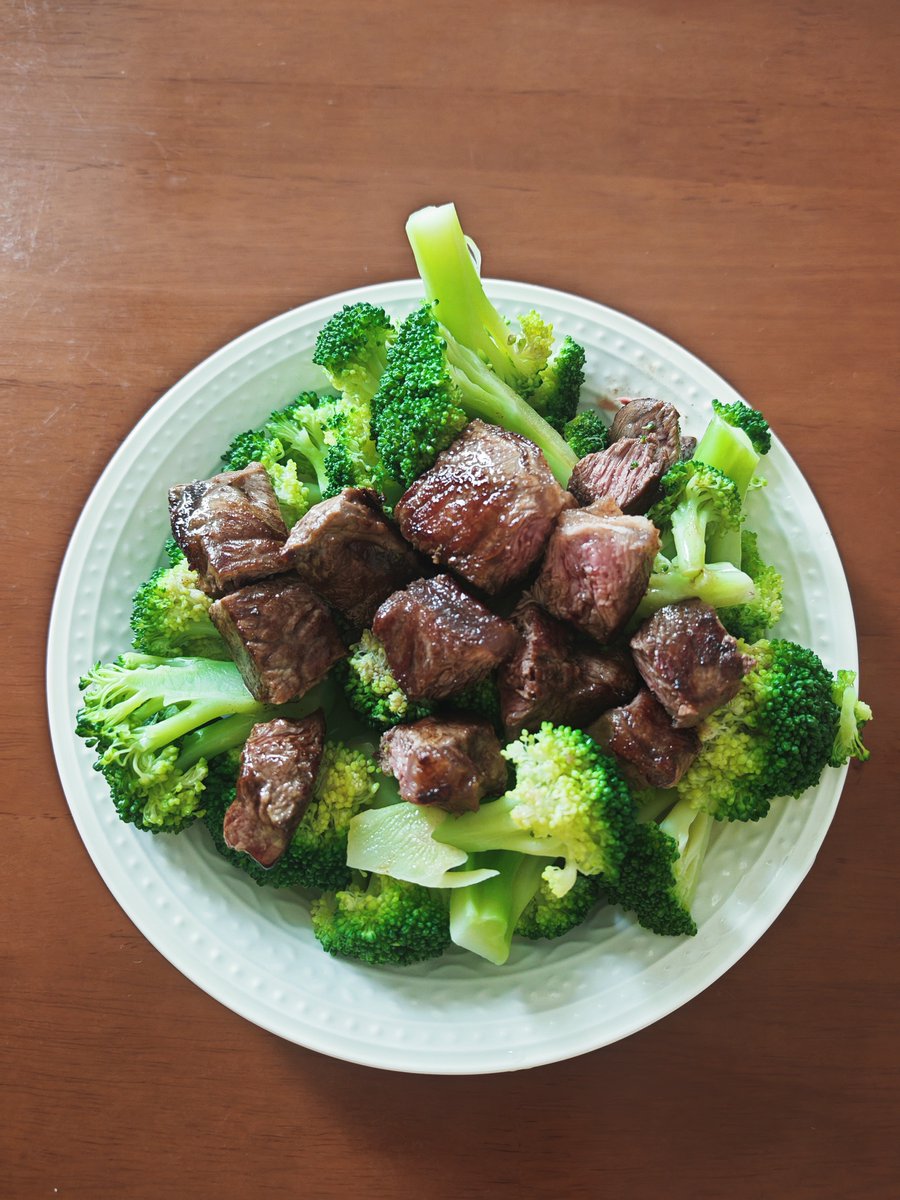 stinkypete247's tweet image. New Find Alert!  Organic Tofu vs. Regular:  Organic = 30% higher protein, zero GMOs, creamier texture.  Regular = budget-friendly, slightly firmer.  Pro tip: Organic shines in silken dishes (like miso soup)!  Tag a tofu lover  #TofuTest #EatClean