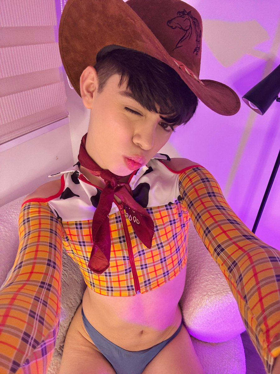 Sebbyrose tweet media