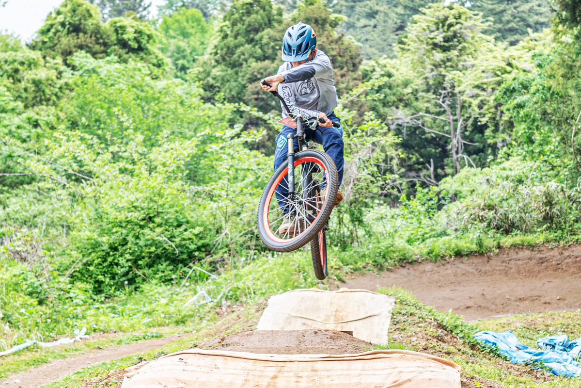 sbpmtb_official's tweet image. 4/29(祝)の写真📸 facebook.com/share/p/17Lowd…
『テーブルトップスクール』も開催され、テーブルトップスクールも開催され、各セクションでナイスライド👍
初来場の方も多く、賑やかで楽しい一日となりました😊
次回営業日は5/2(土)です！
#スマイルバイクパーク
#mtb
#親子で楽しむ
#自転車