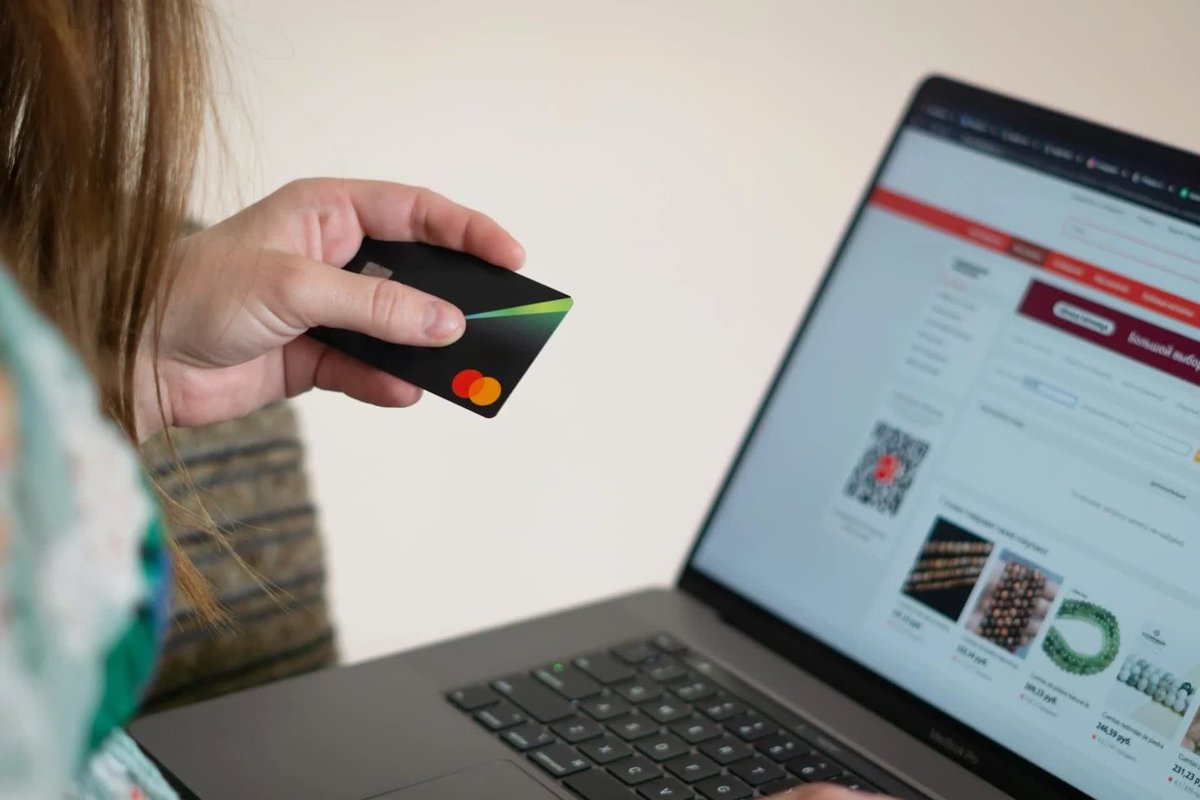 01net's tweet image. #Shein, #Temu, AliExpress... 60 % des adaptateurs et chargeurs contrôlés sont dangereux, selon la Répression des fraudes. #DGCCRF #Ecommerce #Bercy  ➡️ 01net.com/actualites/she…