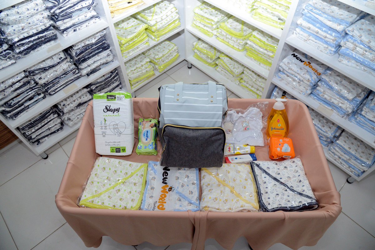 diyarbakirbld's tweet photo. 👶🏻👜 Diyarbakır’da 2 Bin 300 Aileye Yeni Doğan Destek Paketi

📌 Büyükşehir Belediyemiz, sosyal belediyecilik anlayışıyla hayata geçirdiği “Yeni Doğan Destek Paketi” ile son bir yılda sosyoekonomik zorluk yaşayan 2 bin 300 aileye, doğumun ilk anından itibaren destek sundu. 0-1 aylık bebekler için hazırlanan destek paketinde; anne için hijyen pedi, bebek için hastane çıkış seti, battaniye, bez, şampuan, ıslak mendil ve ateş ölçer gibi temel ihtiyaç ürünleri bulunuyor. Projeden yararlanan yurttaşlar verilen destekten memnuniyet duyduklarını belirterek Belediyemize teşekkürlerini iletti. Sosyal yardım talebinde bulunmak isteyen yurttaşlarımız Sümerpark'ta bulunan Sosyal Hizmetler ve Yardım İşleri Şube Müdürlüğümüze başvuruda bulunabilirler.

🔗 https://t.co/mSOk5AlLb7

👶🏻👜 Li Amedê ji bo 2 Hezar û 300 Malbatî Paketa Piştgiriya Zarokên Nûbûyî

📌 Şaredariya me ya Mezin, bi "Paketa Piştgiriya Zarokên Nûbûyî" ya ku di çarçoveya têgihiştina şaredariyeke civakî de hatiye amadekirin, di sala dawîn de piştgiriya 2 hezar û 300 malbatên ku zehmetiyên sosyo-aborî dikişînin kir. Di paketa piştgiriya ku ji bo pitikên 0-1 mehî hatiye amadekirin de; pedên hîjyenîk ji bo dayikê, seteke derketina nexweşxaneyê, betanî, pot (bez), şampûan, destmalên şil û termometre hene. Welatiyên ku ji projeyê sûd wergirtine, kêfxweşiya xwe anîn ziman û spasiya Şaredariya me kirin. Welatiyên me yên ku dixwazin serlêdana alîkariya civakî bikin, dikarin serî li Midûriyeta Şaxa Xizmetên Civakî û Karên Alîkariyê ya li Sûmerparkê bidin.

👶🏻👜 Amed de 2 Hezar û 300 Keyeyan rê Pakêtê Piştîdayîşê Newebîyayîşî

📌 Şaredarîya ma ya Şaristanê Girdî, bi "Pakêtê Piştîdayîşê Newebîyayîşî" ke bi fehmê şaredarîya komelkî bica ardo, serra peyêne de 2 hezar û 300 keyeyan rê ke zehmetîyê sosyoekonomîkî dîyî, demê yewinî yê bîyayîşî ra nat piştî daye. Pakêtanê piştîdayîşî de ke seba pitikanê 0-1 aşme ameyî amadekerdene; berhemê hewcedarîyê bingeyînî yê sey pedê hîjyenî seba maye, setê vejîyayîşê nêweşxaneyî seba pitikî, betanîye, girrêş, şampûan, desmala hîte û adirpeym est ê. Hemwelatîyanê ke projeyî ra îstîfade kerd, dîyar kerd ke piştîdayîşî ea memnûn ê û sipasîya xo resnaye Şaredarîya ma. Hemwelatîyê ma yê ke wazenê waştişê piştîdayîşê komelkî bikerê, eşkenê Mudirîya Şûbeyê Xizmet û Karanê Piştîdayîşê Komelkî ra ke Sumerparkî de ya, muracat bikerê.

#Diyarbakır #Amed #SosyalBelediyecilik