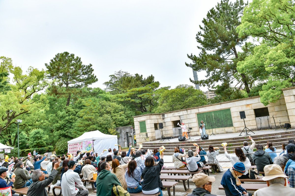 omoware_chiemi's tweet photo. 本日は、今年も山口大貴君にお声がけいただき、Heart Music Records presents
「でらアコFes26 Spring」出演させていただきました🎉
モーニング配信で肌寒いと聞いてましたが、予想以上に寒くて上着を忘れてきた事に後悔😂

そして、自分のLIVEが始まる前はキッチンカーを食べ歩きして🍗
いざ、本番❤️‍🔥
どのFesも始まるまではドキドキが止まらないのですが🫣
ステージが始まれば、全てをパワーに変えて全力でお届けしました💪
快雲の中、普選記念壇のステージを選んで沢山の方がお集まりいただけて嬉しかったです😭✨✨
めっちゃ色んなハプニングもあったけど、それも全部ライブですね🤣
とりあえず、人生でハモリだけしかいないLIVEは初めてやった🙄笑
新しいCDも沢山の方に手に取ってもらえて嬉しかったです‼️

最後は全員でテーマソング「LOVE Music」をセッション🎸
やっと振り付け完璧に出来たよ🫶
最後のステージからの見えたみんなの笑顔がキラキラ輝いてて😆
素敵な時間やったんやなと思えました✨
出逢えたみんな、本当にありがとうございました🌈

#でらアコFes