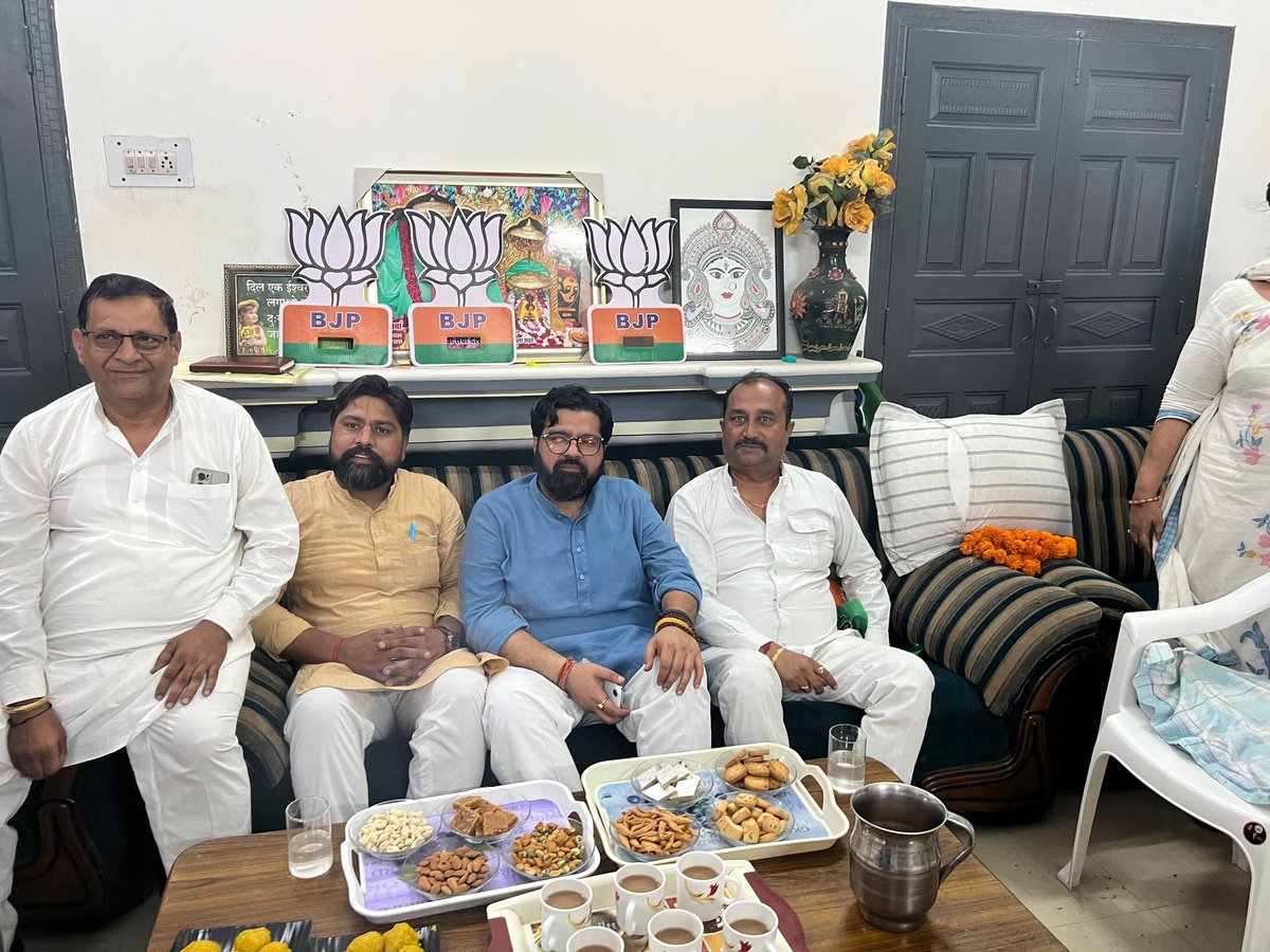 Kartiksharmamp's tweet image. आज अंबाला सिटी के वार्ड नं. 1 से भाजपा प्रत्याशी विशाल राणा जी के निवास पर कार्यकर्ताओं के साथ आत्मीय मुलाकात हुई।

इस अवसर पर उनके पक्ष में अधिक से अधिक मतदान करने की अपील की तथा पार्टी परिवार में नए सदस्यों का स्वागत किया।

#ambala #sonipat #chandigarh #haryana