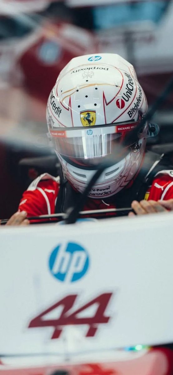 WallpaperF1st tweet media