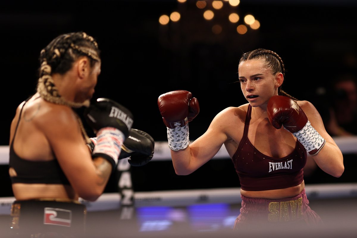 DAZNBoxing's tweet photo. Skye Nicolson in the groove tonight 💫

#NicolsonTurner | Live now on DAZN ▪️ https://t.co/ixfymVHa9c
