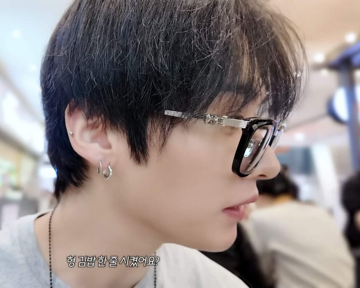 0102s_'s tweet photo. 오빠🥹 Vlog 
#Leeknow #리노 https://t.co/ziqNnO8oW0