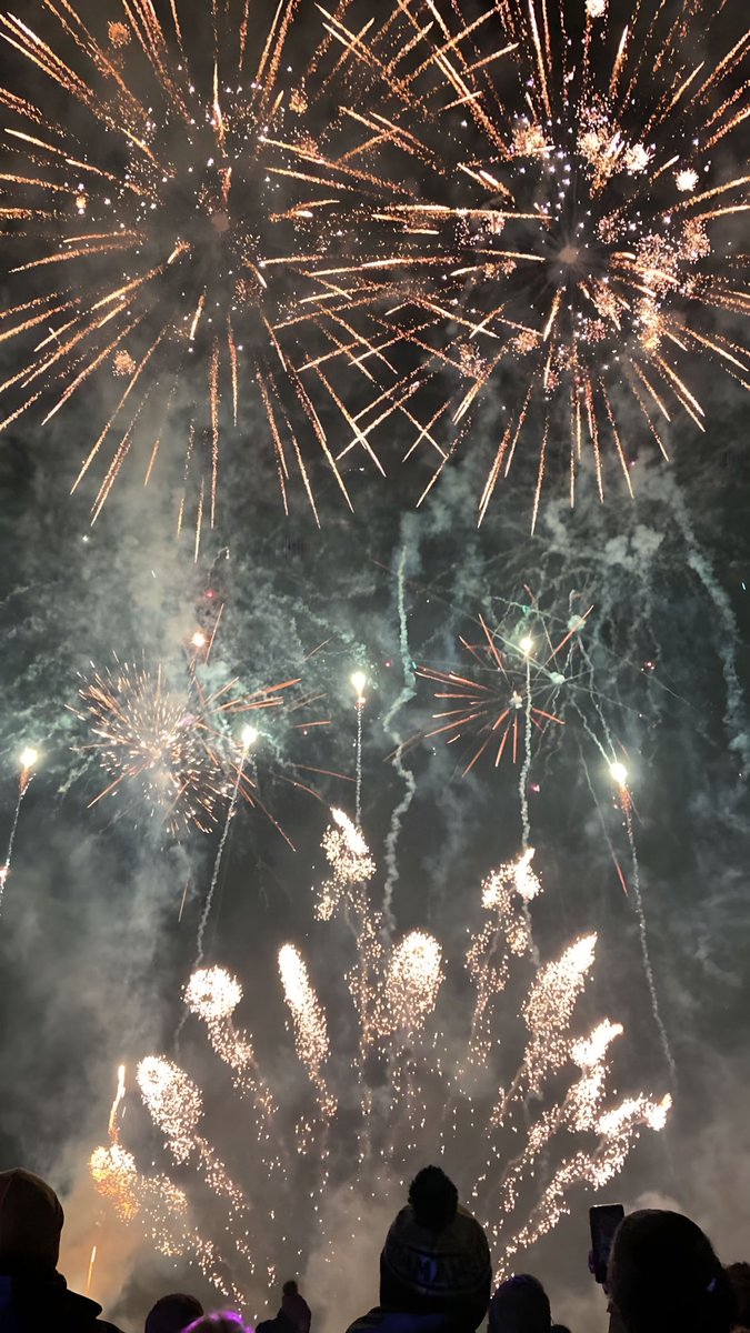 No91486's tweet photo. Summer nights🎇 https://t.co/V044He7kGB