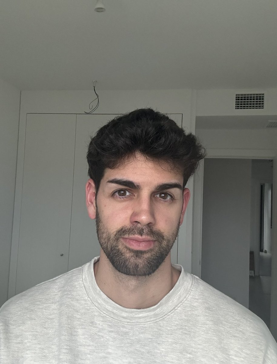 franpradasAI's tweet photo. 🔴 ADIÓS PAGAR POR FOTOS DE CARNET

Si antes usábamos Gemini, ahora con ChatGPT es otro nivel 🤯

¿Os gusta?

Os dejo el prompt abajo: 👇 https://t.co/thnFYWIZkz