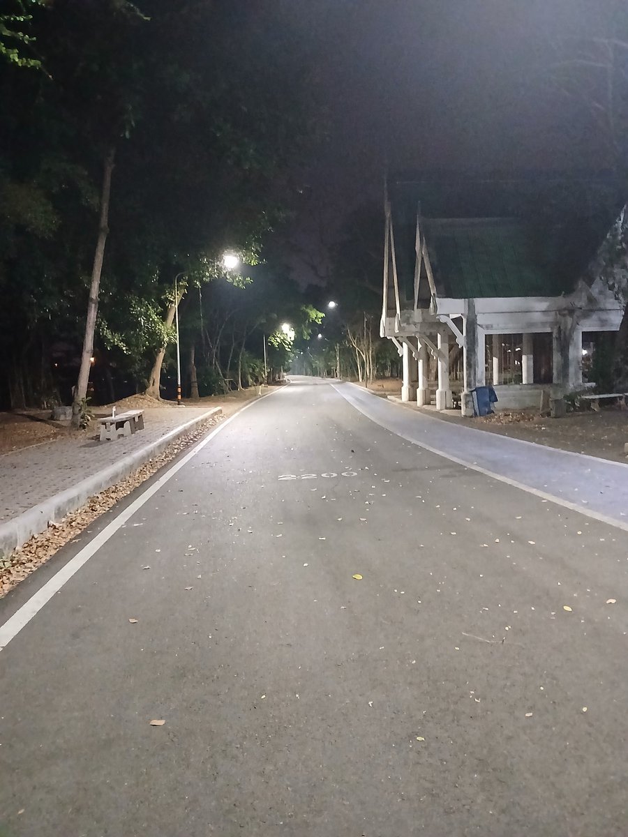 SRzero109287's tweet photo. ดึกแล้วก็ร้อน
#นครสวรรค์ #ออกกำลังกาย https://t.co/T0LgAKPXD5