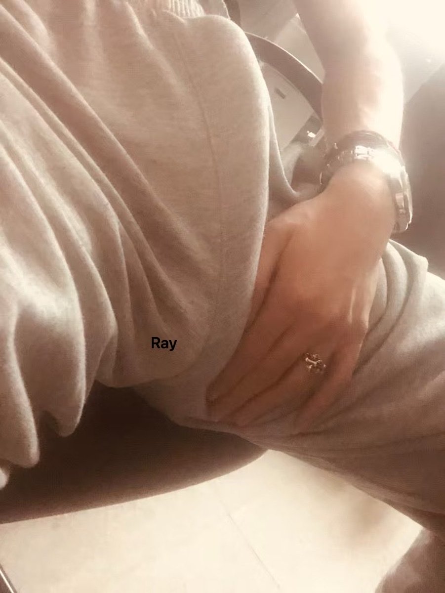 ThreeRay3's tweet photo. 运动裤
#直男 #肉棒 #鸡巴 #男菩萨 https://t.co/jn7XOhfzsG