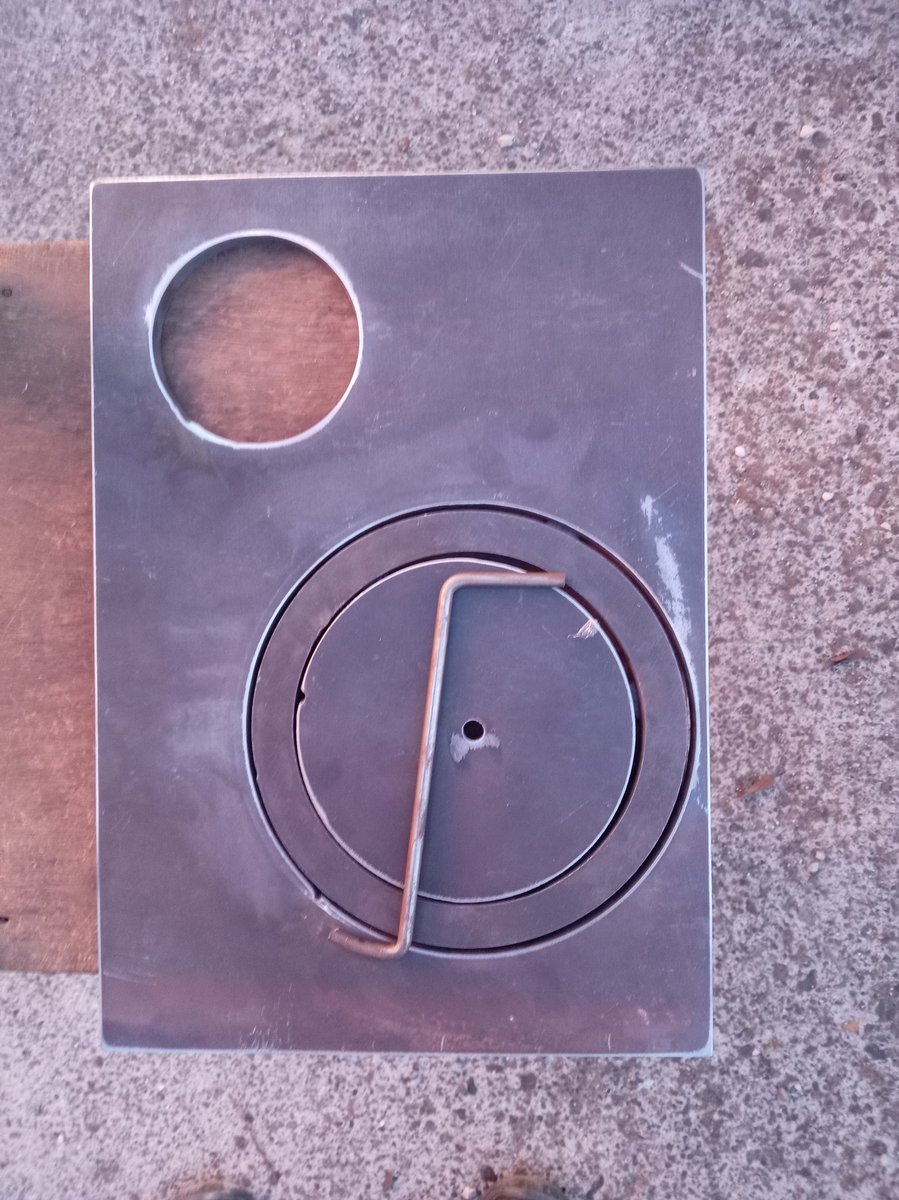 diaylencho's tweet photo. Plantilla de hierro para fogón.
Pequeña. 40cmx28cm. Disco con reductor de 20cm y hueco para chimenea de 9cm. 39,000.
WHATSAPP 6136-2663. La Garita de Alajuela. https://t.co/c568Ns6WE6