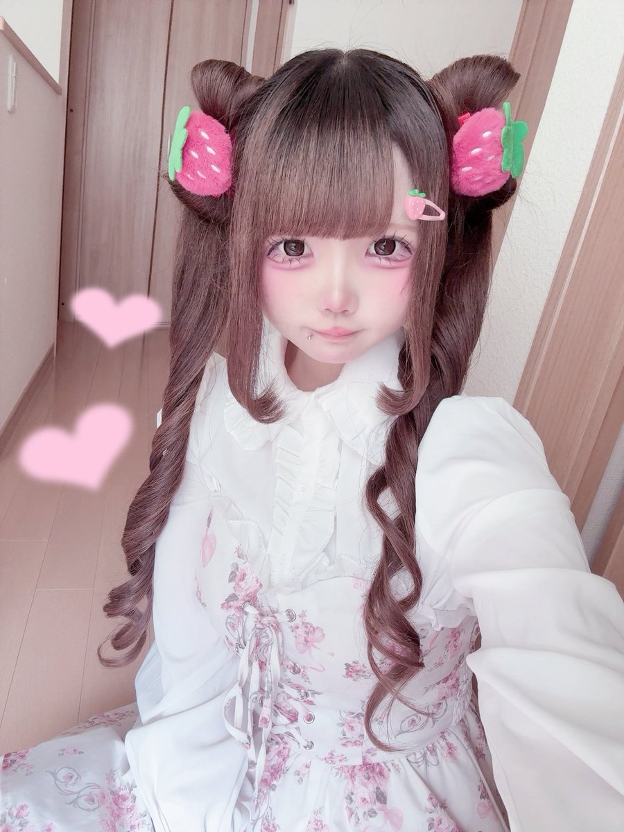 もな tweet media