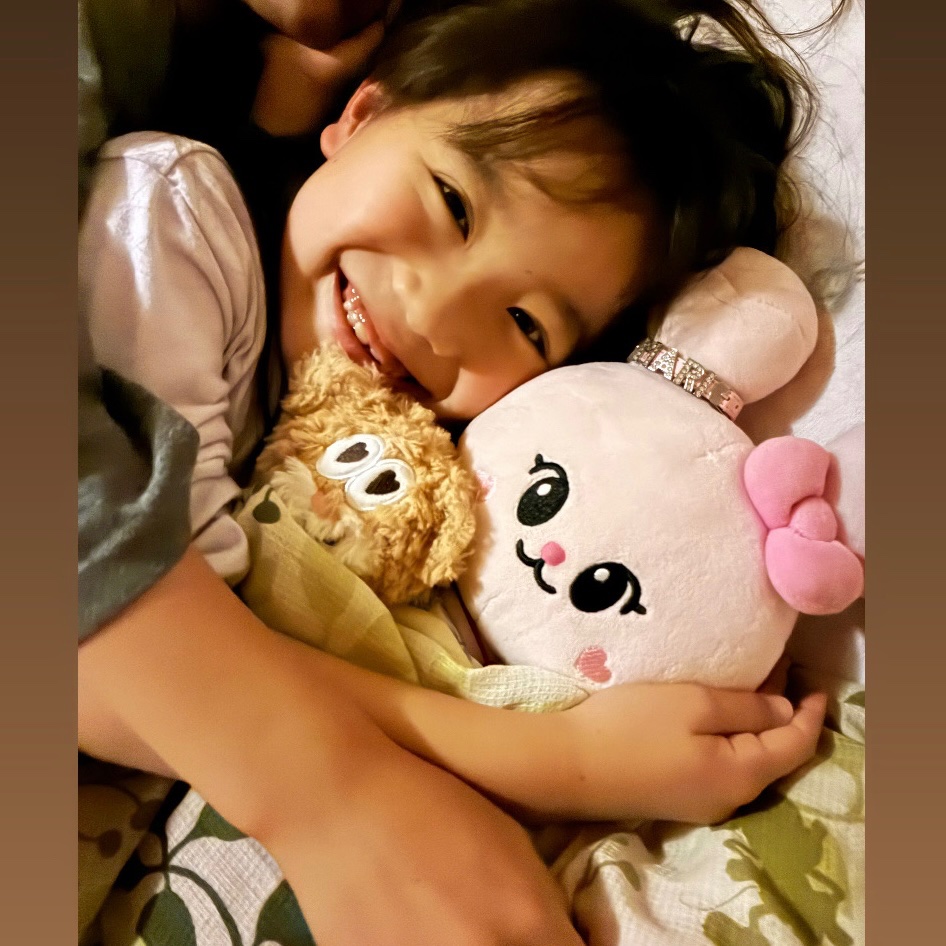 lyhmmama's tweet image. ようこそWeni🧸✨Weniも幸せそうに見えてほっこり…💕
こんぺいとう楽しかったねッ🥹🌈✨と幸せそうに夢の中へ😴
NiziUちゃん達のおかげでこんなに幸せそうな顔が見れる日々に感謝の気持ちでいっぱいです😢💕
NiziUちゃん達へ届きますように🌈✨
#NiziU #WithU #Nizoo_Garden #MIIHI