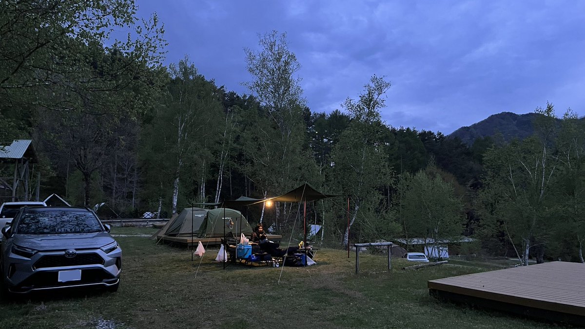 ZEN_channnel's tweet photo. 今日は長野県でキャンプ⛺️
めっちゃ寒い😨
#RAV4 #RAV4PHV https://t.co/kxzjg2wZqM