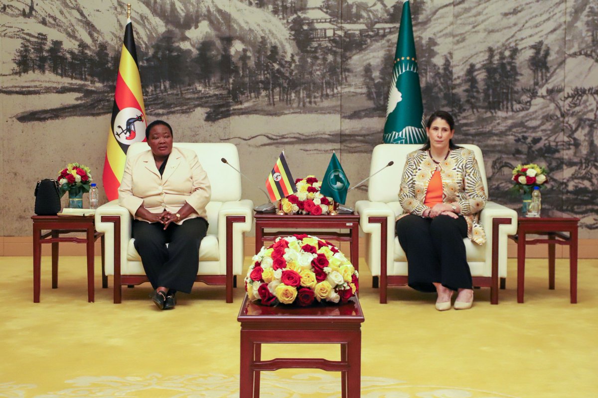 _AfricanUnion's tweet image. H.E. Ambassador Selma Malika Haddadi, @DCP_Haddadi Deputy Chairperson of the African Union Commission, on behalf of the AU Commission Chairperson H.E. Mahmoud Ali Youssouf, received Rt. Hon. Robinah Nabbanja, Prime Minister of #Uganda, at the AU Headquarters today 29th April